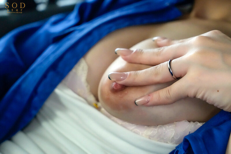 「【MINAMO】小柄巨乳の新婚人妻が配送車内で中出しされる寝取られドラマ作品」のサンプル画像11枚目