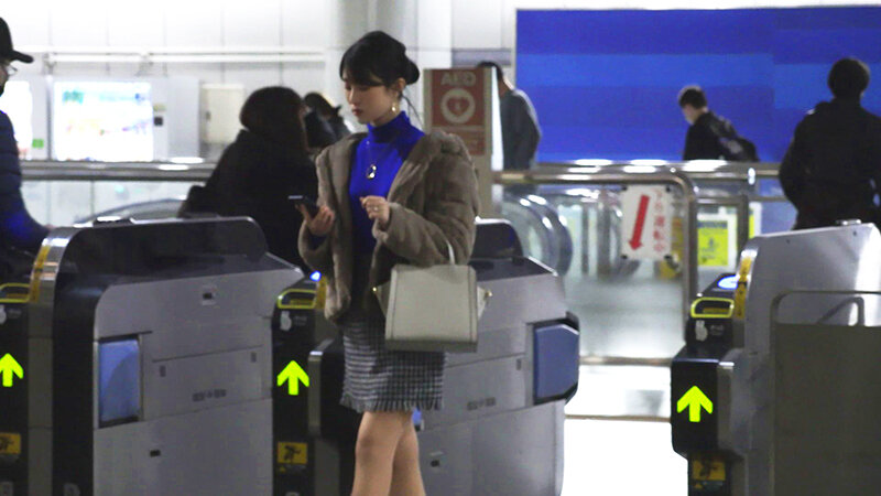 「【素人人妻】夫に不満を持つ美人妻たちがTバックを履いてNTR寝取られ浮気SEXに溺れる」のサンプル画像16枚目