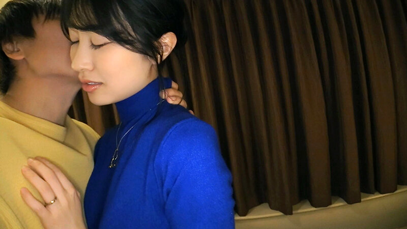 「【素人人妻】夫に不満を持つ美人妻たちがTバックを履いてNTR寝取られ浮気SEXに溺れる」のサンプル画像17枚目