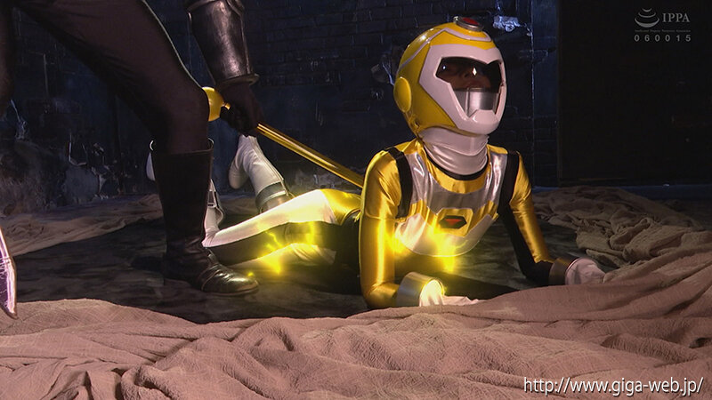 「秋元さちか主演｜女戦士ヒロインが敵に捕らわれ屈辱の危機！戦隊コスプレ作品」のサンプル画像10枚目