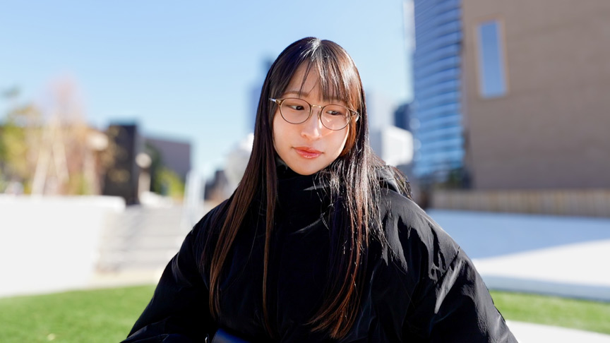 「【新シリーズ】【痙攣爆イキめがね女子】東●大学に通う高学歴インテリJD！知性の裏に潜むエロへの探求心が止まらない！首●め、スパンキング、イラマチオ…ご所望の刺激的なプレイに潮吹きまくりエビ反り絶頂！天才だからこそ変態！このギャップがたまらない！！【今日はこのコでイっとく？】【れい】」のサムネイル