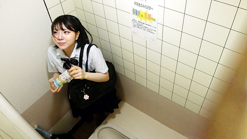 「素人女子校生の下校中オナニー流出動画｜パンチラ・局部アップで発情期の恥ずかしい姿を激写」のサンプル画像13枚目