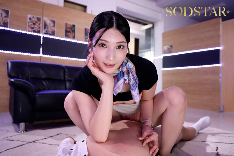 「本庄鈴が美容部員コスで魅せる濃厚フェラテクニック！職業色々シリーズ人気作」のサンプル画像10枚目