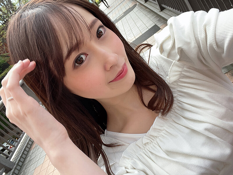 「【素人人妻】美乳痴女の若妻が騎乗位で中出しハメ撮り！あざとかわいい26歳の誘惑テクニック」のサンプル画像2枚目