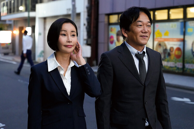 「明里ともか 巨乳女上司とメンズエステで立場逆転！パイパン熟女にフェラ＆中出しの展開」のサンプル画像3枚目