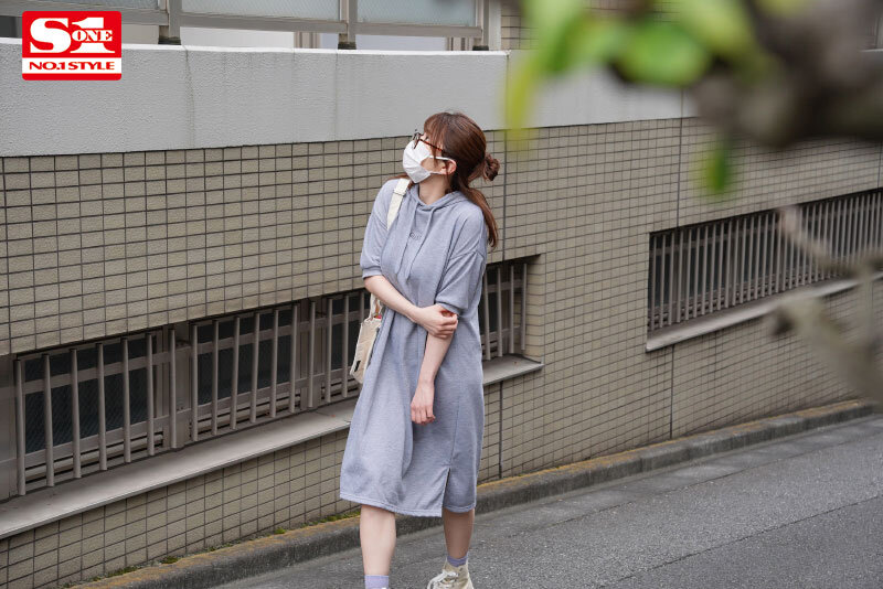 「鷲尾めいの巨乳が揺れる汗だく3P・4Pプレイ!ローションまみれの10時間ノンストップ快感」のサムネイル