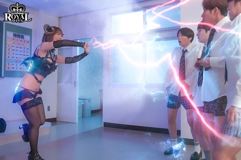 「小栗操の巨乳痴女プレイが凄い!騎乗位で中出しさせるサキュバス系美女の魅力」のサンプル画像1枚目