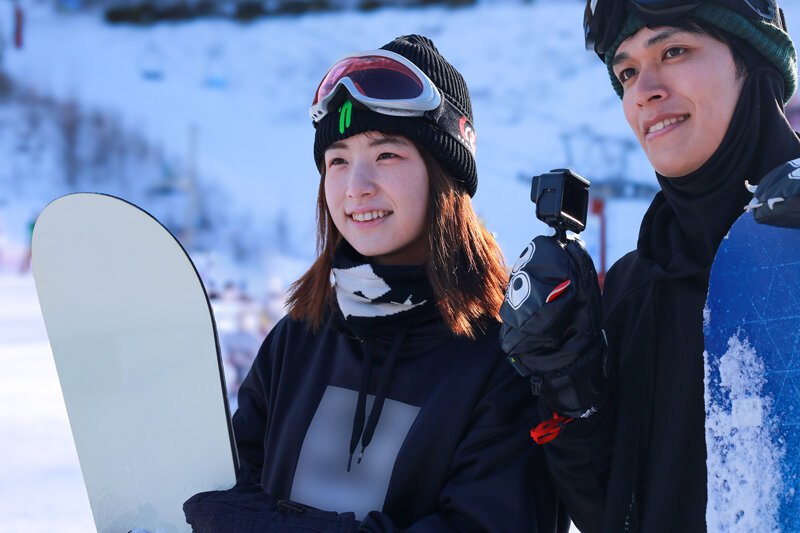 「志恩まこ・河合陽菜ら10人の素人系女優がフェラ＆中出しでいちゃラブ旅行SEX」のサンプル画像15枚目