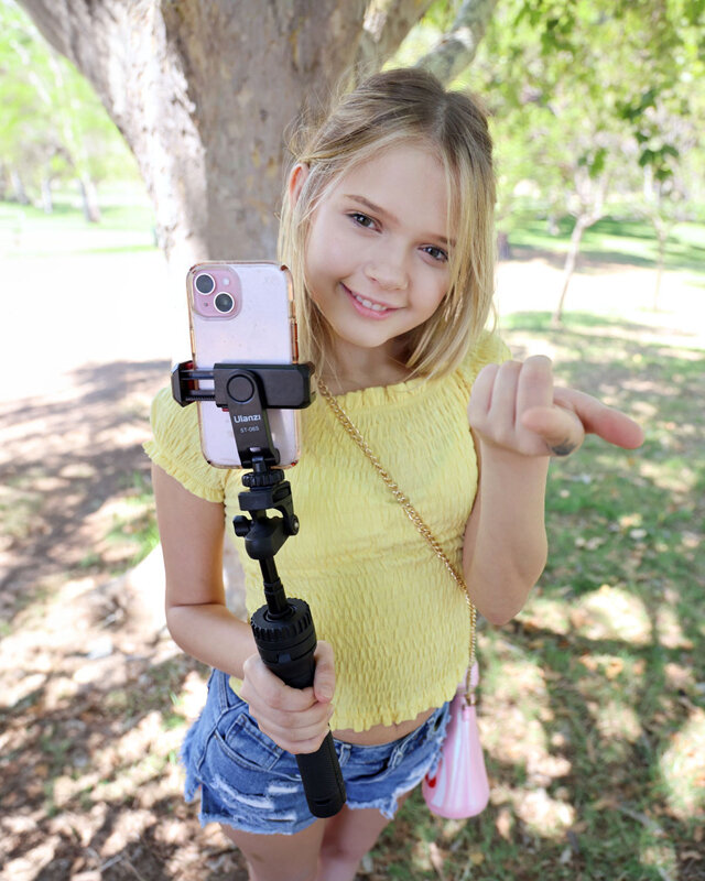 「【素人ナンパ】小柄な白人美女が激しく潮吹き！2年ぶりの再会で大興奮の展開に」のサムネイル