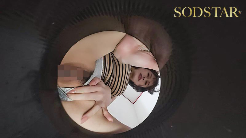 「【MINAMO】人気女優が限界我慢チャレンジで大量お漏らし！密室ドッキリで恥じらい失禁プレイ」のサムネイル