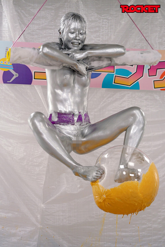 「幾野まち・赤城穂波ら4人がウェット＆メッシー体験！どろんこプールで濡れ場バラエティ企画」のサンプル画像5枚目