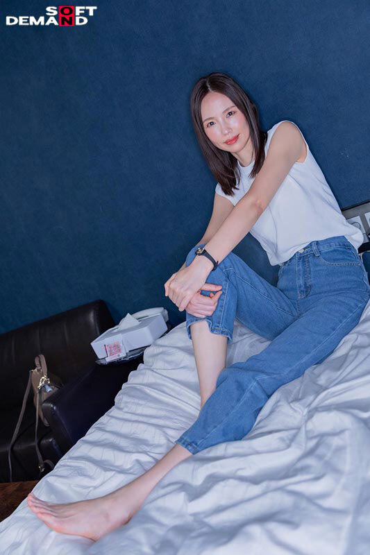 「栗原早苗｜スレンダー人妻が初めての性感開発で悦びを知る｜49歳長身熟女の癒し体験」のサンプル画像2枚目