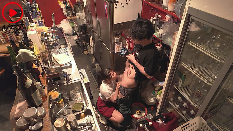 「【素人カップル】美少女女子大生との野外露出デート 中出しOKなバイト先の後輩セフレとの過激プレイ」のサンプル画像4枚目