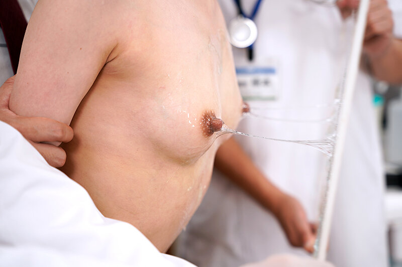 「月妃さら・柏木こなつ・桐香ゆうり 新任女教師が健康診断で中出し＆異物挿入される羞恥プレイ」のサンプル画像3枚目