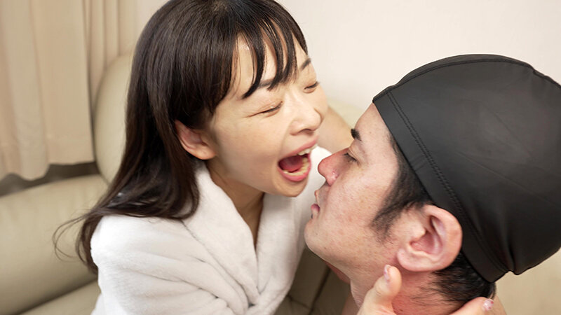 「【原美織】素人お姉さんをナンパ！変態男の舌フェチリクエストに応える個人撮影動画」のサンプル画像13枚目