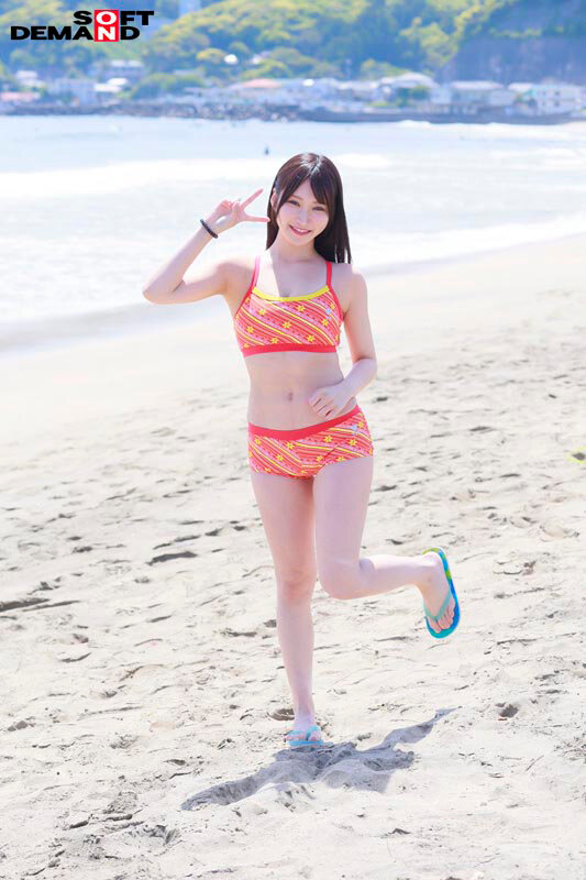 「【素人美少女】スレンダー女子大生が電マと濃厚キスで感じまくる海辺の講習体験」のサンプル画像12枚目