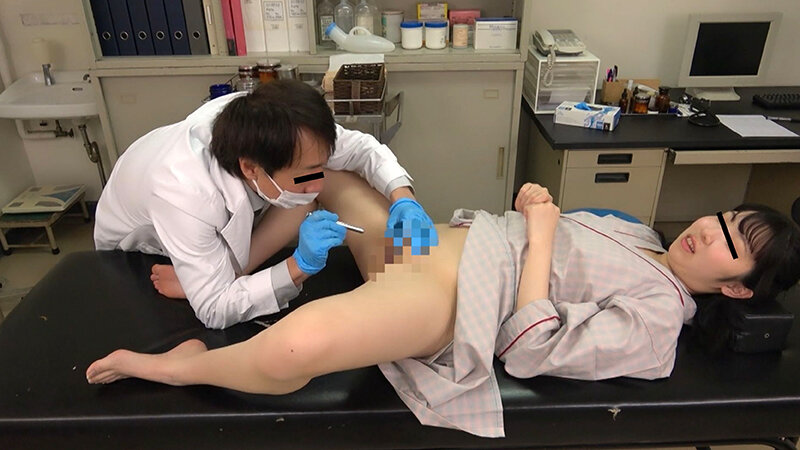 「【素人人妻】恥じらう主婦が産婦人科で羞恥プレイ&中出し体験する衝撃映像」のサンプル画像12枚目