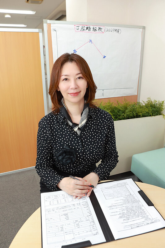 「町工場のツンデレ元ヤン娘から結婚相談所の世話好きおばちゃんまで！働く女10人の職業別SEXファイル（16）」のサンプル画像2枚目