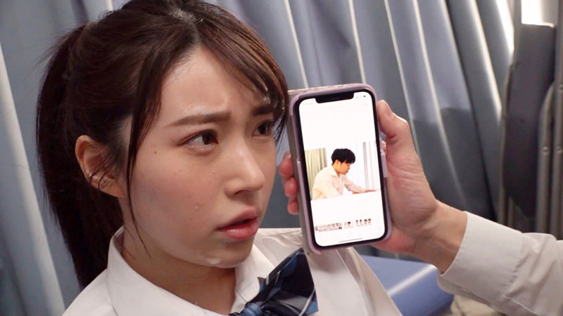 「皆月ひかるが体操着ブルマ姿でイラマチオ＆3P4Pに挑戦！女子校生コスプレで激しいご奉仕プレイ」のサンプル画像7枚目