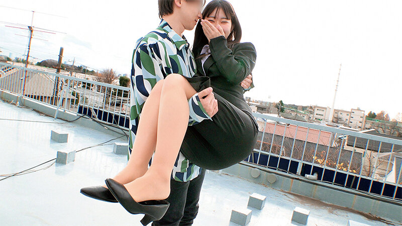 「リクスー就活女子大生めあ＆みくが巨根で濃厚キス中出しされる初々しいスーツ姿」のサムネイル