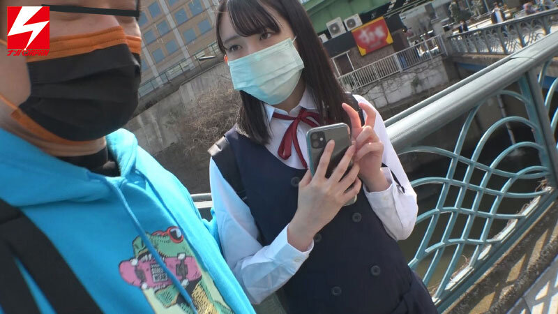 「【素人ハメ撮り】スレンダー制服美少女が中出し&お漏らし!修学旅行で出会った無垢な女子の初体験記録」のサムネイル