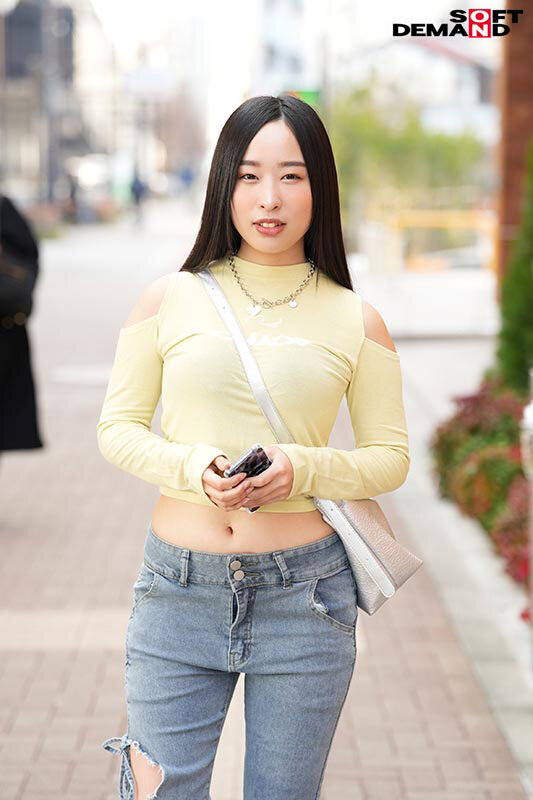 「【素人ナンパ】マジックミラー号で美乳スレンダー女子が羞恥プレイ！へそ出しギャルの敏感おっぱい体験」のサンプル画像8枚目