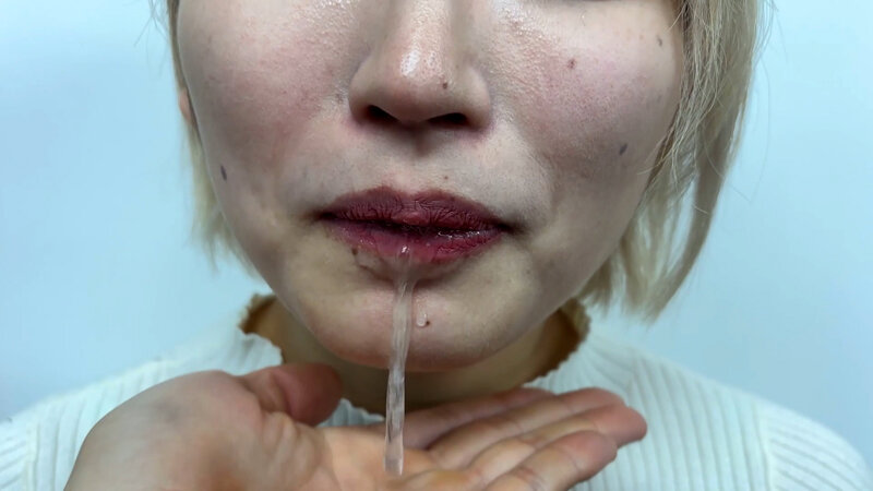 「【素人】美容部員お姉さんはるのちゃんの口内観察プレイ｜街角ナンパ企画で見せる恥じらい」のサンプル画像12枚目