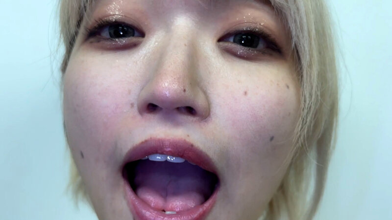 「【素人】美容部員お姉さんはるのちゃんの口内観察プレイ｜街角ナンパ企画で見せる恥じらい」のサンプル画像15枚目