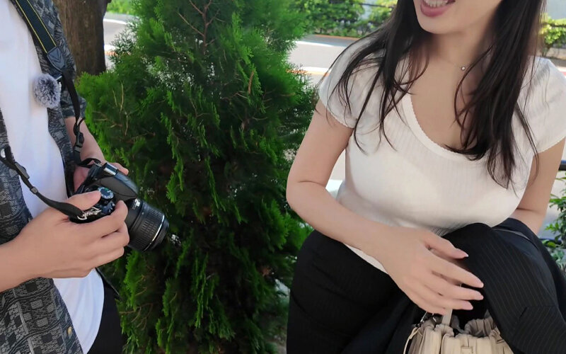 「【素人OL】品川で美女をナンパ！オシャレなお姉さんを即ハメする街角キャッチ動画」のサンプル画像13枚目