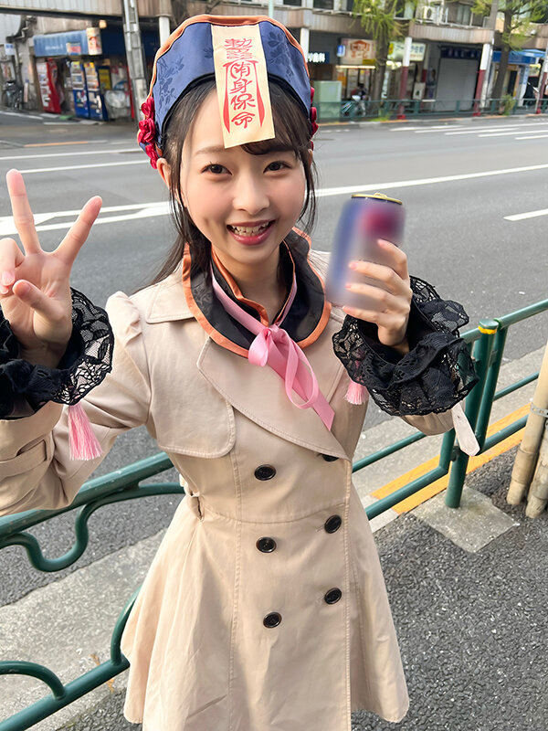 「素人コスプレ美女がバイブ責めで潮吹きアクメ！ハロウィンナンパで巨乳パリピが絶頂我慢チャレンジ」のサンプル画像1枚目