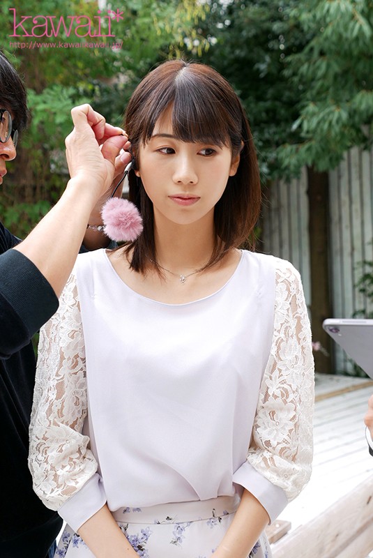 「加藤いおり AVデビュー|女子アナ似の美少女現役女子大生がミスコンで話題に」のサンプル画像8枚目