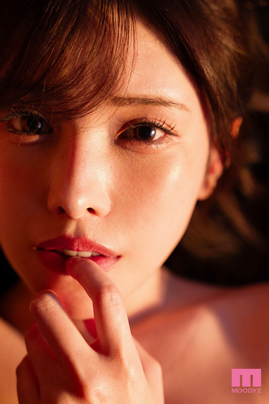 「新ありな 水着姿で魅せるスレンダー美乳ボディ｜再見で話題の美女グラビア映像」のサンプル画像10枚目