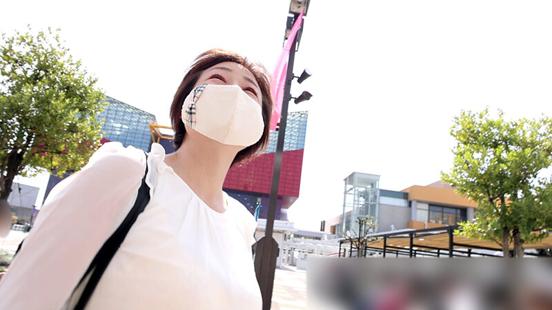 「【素人人妻】53歳巨乳熟女の雅美さんとハメ撮り！地方の人妻との濃厚セックス」のサンプル画像4枚目