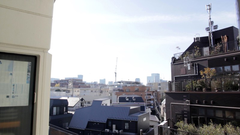 「宮村ななこのハメ撮り動画｜長身スレンダー巨乳美女がミニスカ姿で魅せる恥じらいプレイ」のサムネイル