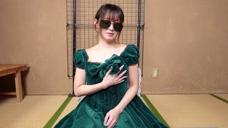 「素人美女の乳揉みプレイ！貧乳から巨乳まで様々なおっぱいを堪能する乳揉みマニア映像」のサムネイル