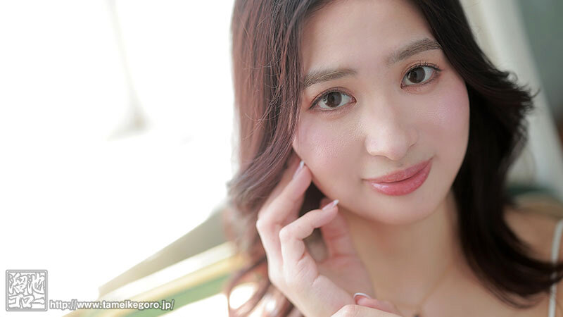 「渋沢りえる 潮吹きで魅せる29歳人妻のAVデビュー｜熟女の色気とポテンシャルが光る話題作」のサンプル画像1枚目