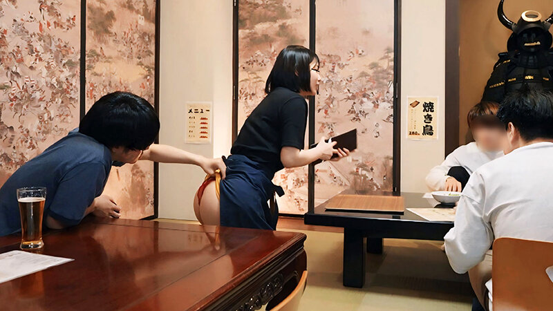 「巨乳人妻パート店員がイラマチオと中出しで責められる居酒屋カスハラ凌辱プレイ」のサンプル画像5枚目