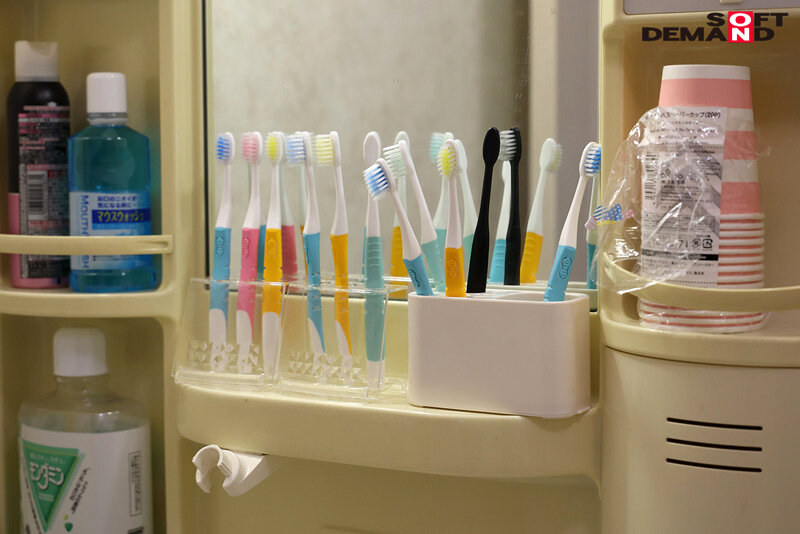 「乙アリス 金髪ギャルママが息子たちと3P・4Pで朝から濃厚プレイ｜巨乳お母さんの過激な日常」のサンプル画像14枚目