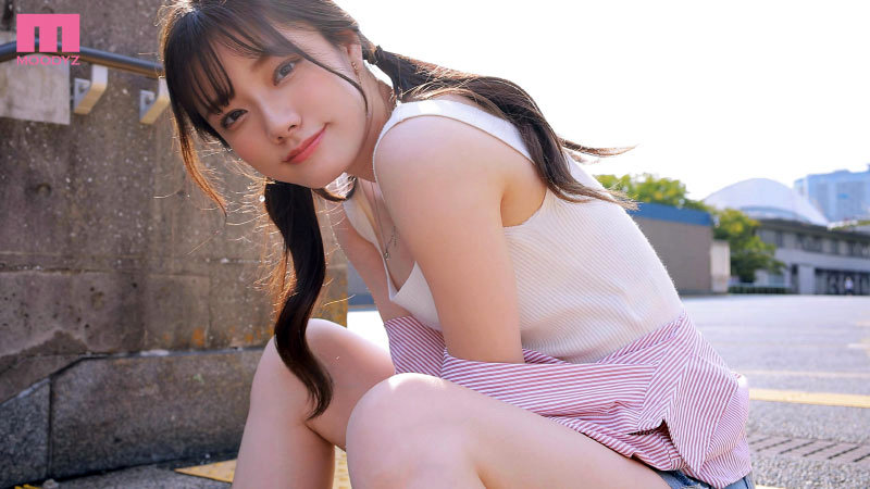 「宮下玲奈の騎乗位×3P・4Pが凄い！スレンダー美少女痴女のデビュー1周年4本番スペシャル」のサムネイル