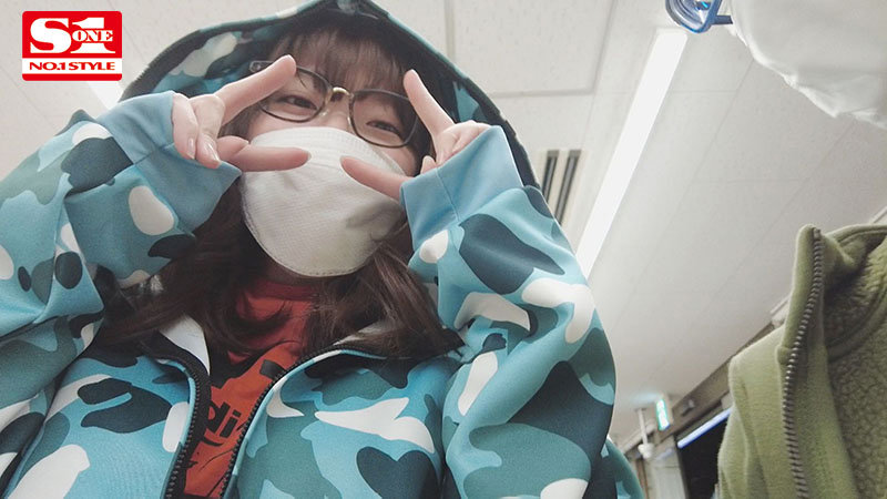 「巨乳痴女・鷲尾めいがM男を3日間責め続ける!パイズリ&盗撮プレイで魅せる究極の誘惑」のサンプル画像4枚目