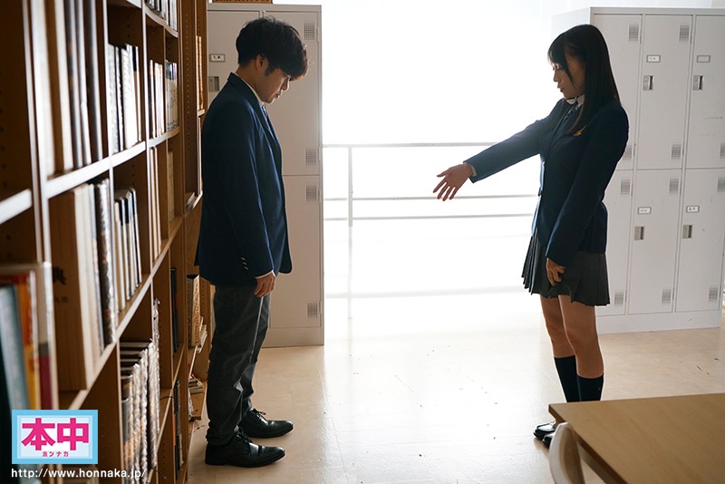 「麻里梨夏・富田優衣が制服痴女プレイで中出し3P!支配される青春SEX体験」のサンプル画像2枚目