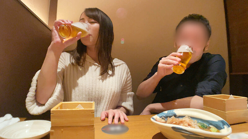 「【素人人妻】スレンダー巨乳の癒し系セラピストに不倫中出し&潮吹きぶっかけで絶頂」のサンプル画像1枚目