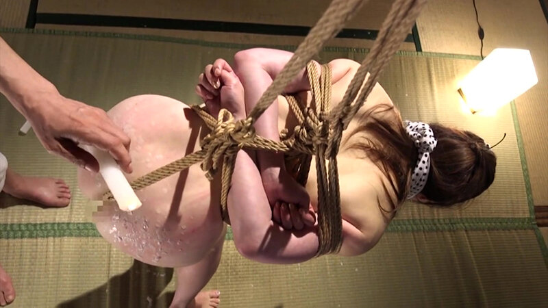 「【川上ゆう】スレンダー熟女が緊縛・蝋燭・電マでSM調教される吊り拘束プレイ動画」のサンプル画像18枚目