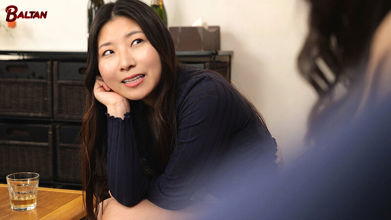 「田所百合・綾瀬なつが魅せる熟女痴女ママ友スワッピング!3P乱交フェラで旦那交換パーティ」のサンプル画像1枚目