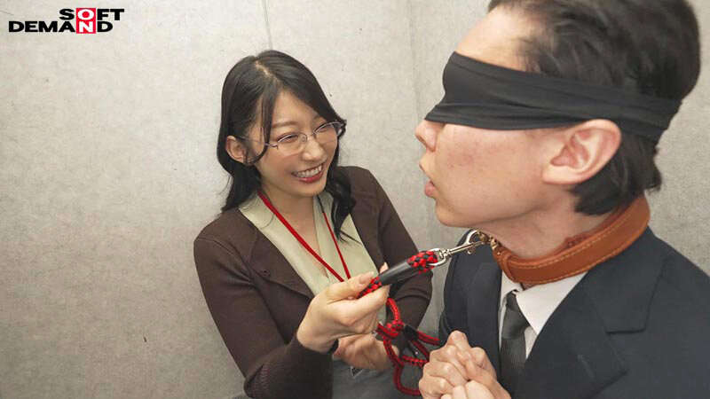 「痴女秘書・守屋よしのが男の潮吹きで責める！巨尻OLのドS覚醒プレイ」のサンプル画像17枚目