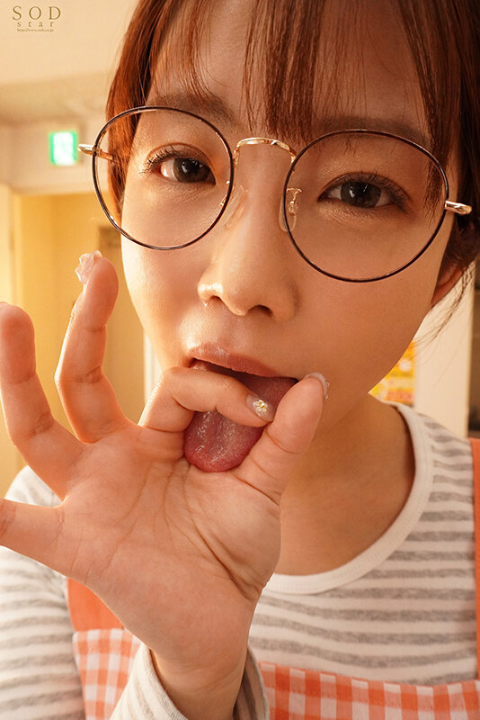 「紗倉まなの小悪魔痴女プレイ！淫語責め＆追撃フェラでギリギリNTR未満の寝取られ体験」のサンプル画像11枚目