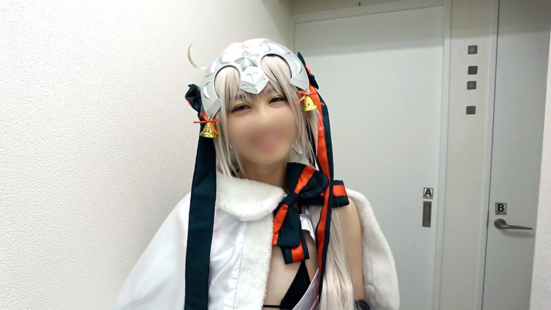 「【美少女レイヤー】140cm台スレンダー美少女の8P乱交中出し！コスプレ小柄ツンデレ娘が羞恥プレイで絶頂」のサンプル画像12枚目