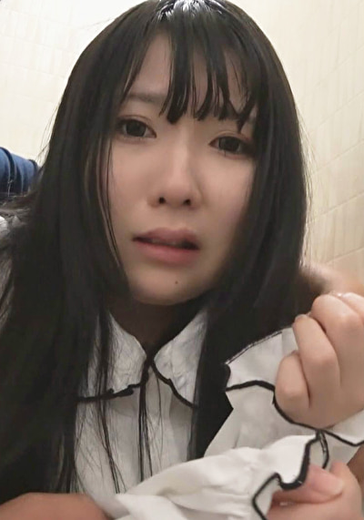 「トイレ修理業者の凶行！「やだやだやだ！」トイレの個室に響く黒髪ロング美女の悲痛な叫び！」のサムネイル