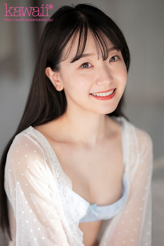 「真白さら AVデビュー｜スレンダー女子大生の騎乗位＆顔射プレイで透明美肌が輝く新人作品」のサンプル画像1枚目