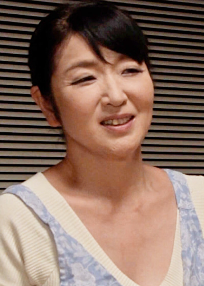 「お母さんが欲求不満で台所でオナニー！？悶々とする愛息を優しく癒す熟母と禁断の中出しセックス！」のサムネイル